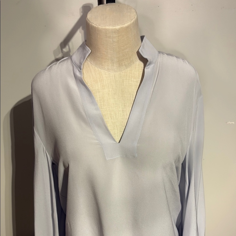Judith and Charles Silk Blouse in Light lilac Gray Size M - Picture 8 of 14